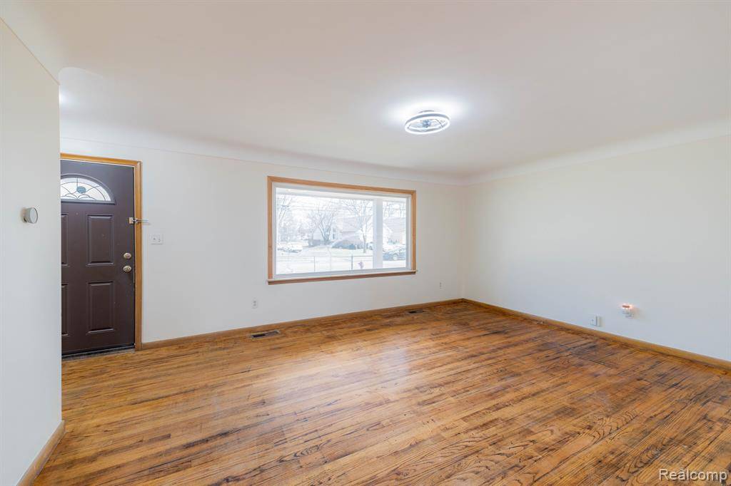 Livonia, MI 48150,11727 HALLER Street
