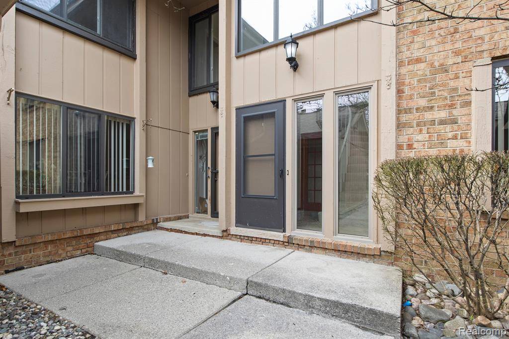 West Bloomfield Twp, MI 48322,7203  PEBBLE PARK Drive 125