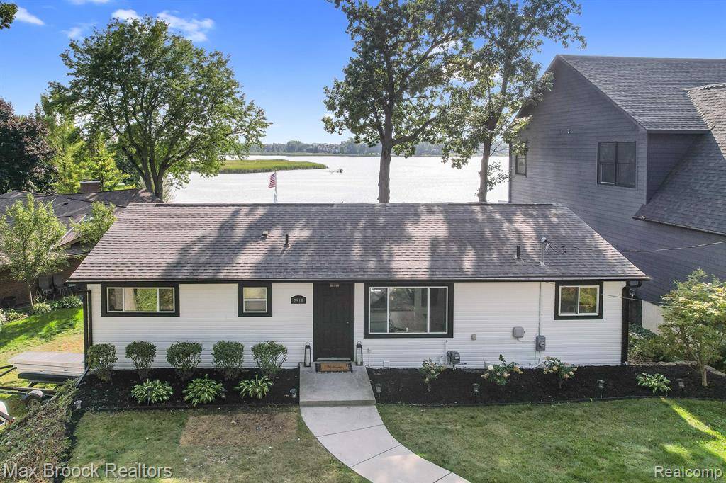 Waterford Twp, MI 48328,2918 WOODBINE Drive