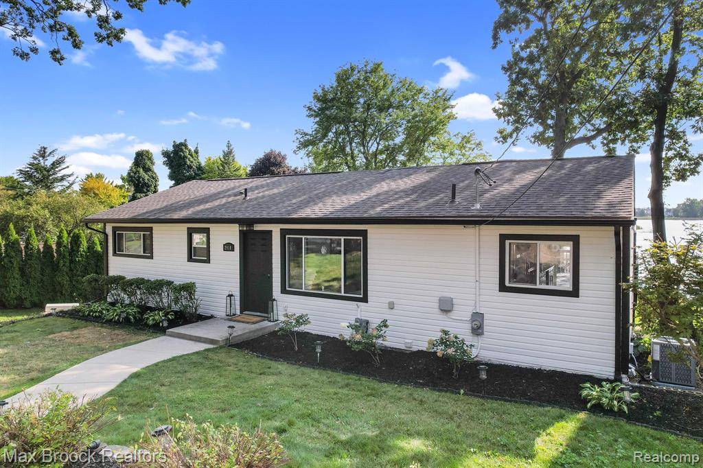 Waterford Twp, MI 48328,2918 WOODBINE Drive