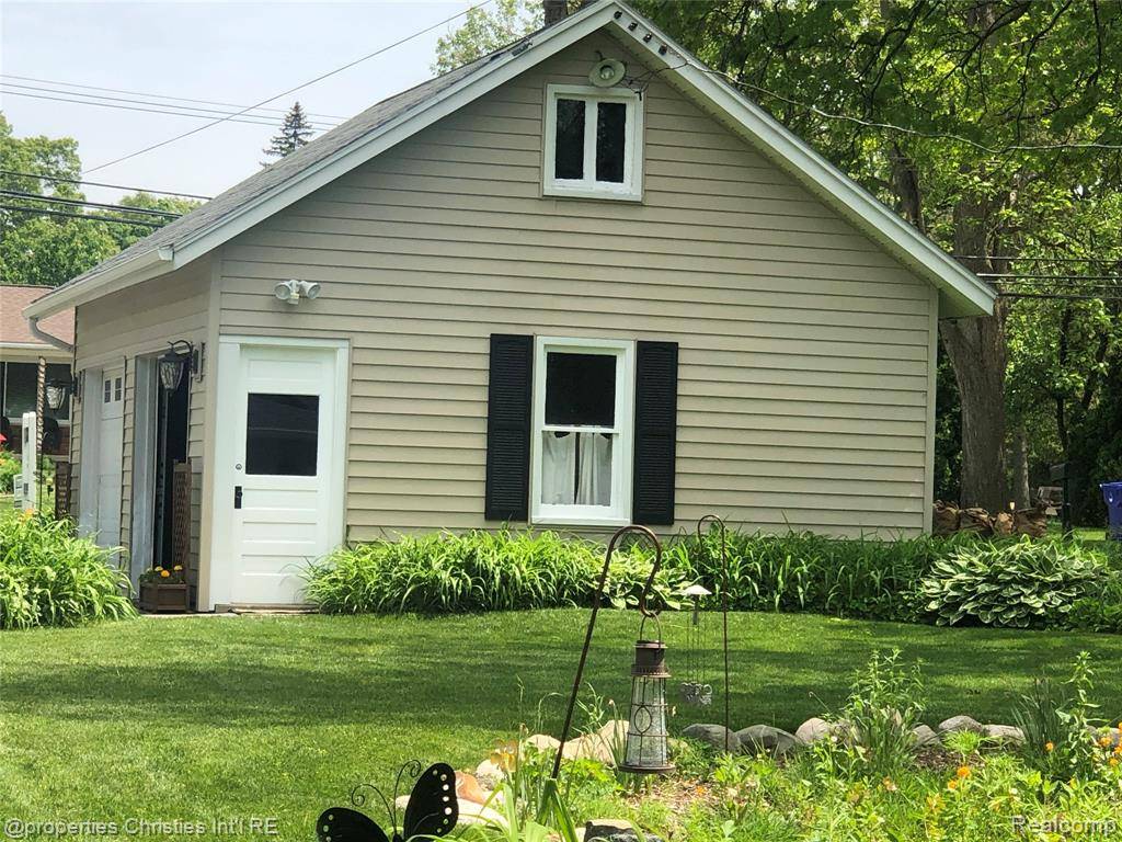 Waterford Twp, MI 48328,1555 EASON