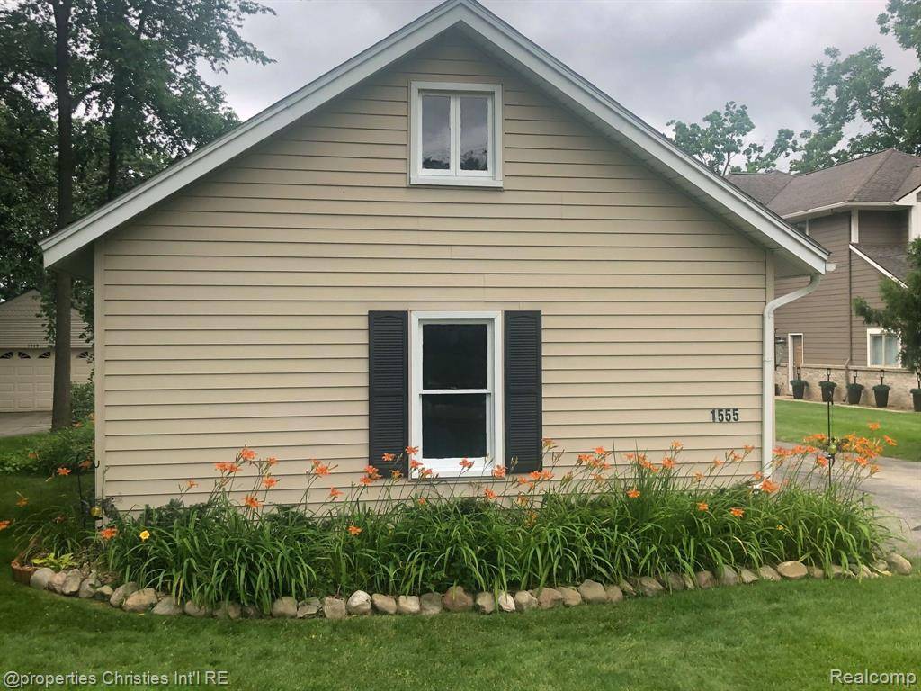Waterford Twp, MI 48328,1555 EASON