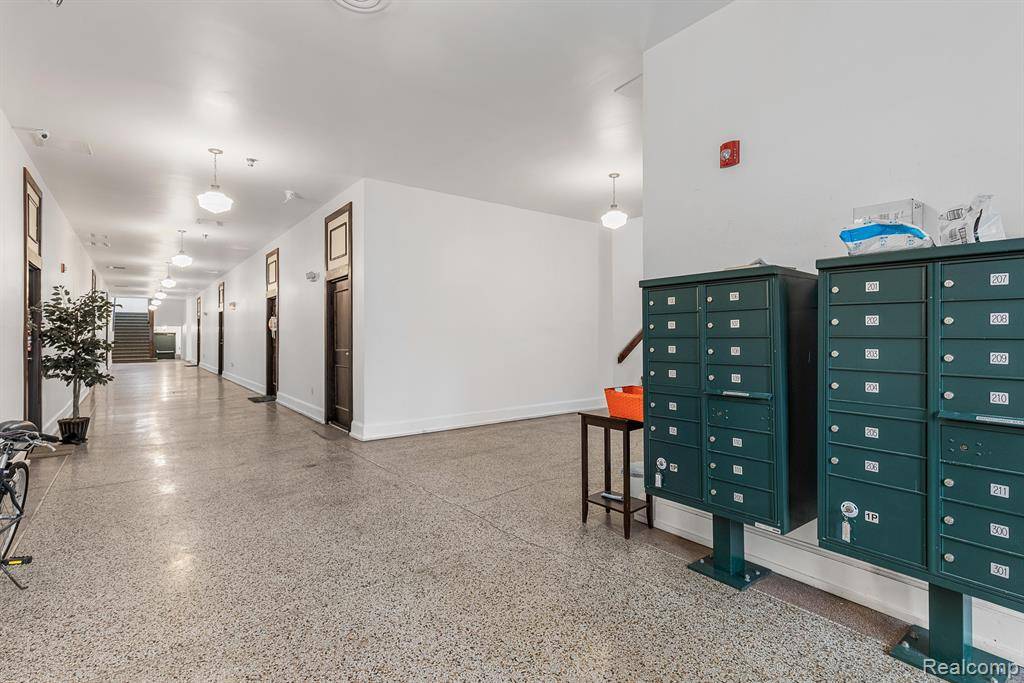 Detroit, MI 48202,609 E Kirby Street 201