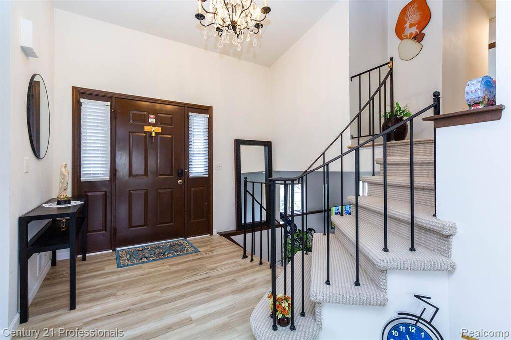 Farmington Hills, MI 48336,24137 LORI  Court