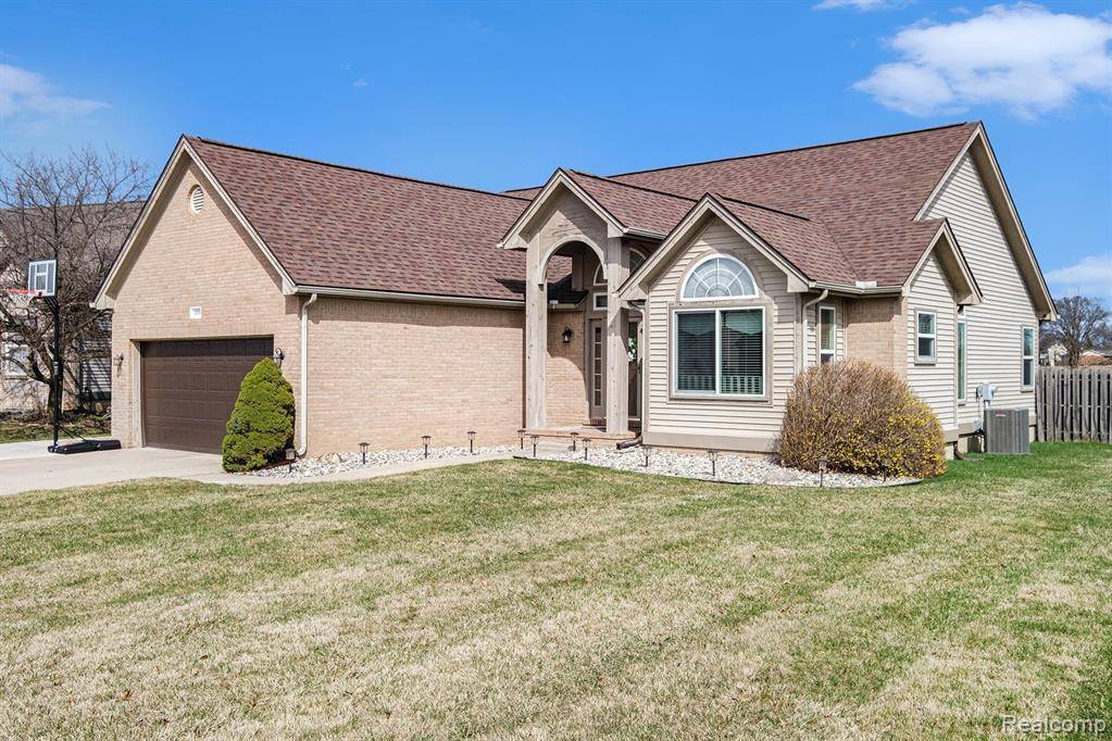 Burton, MI 48439,4181 MAPLEWOOD MEADOWS Avenue