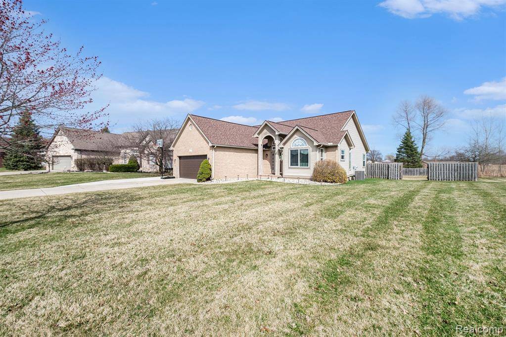 Burton, MI 48439,4181 MAPLEWOOD MEADOWS Avenue