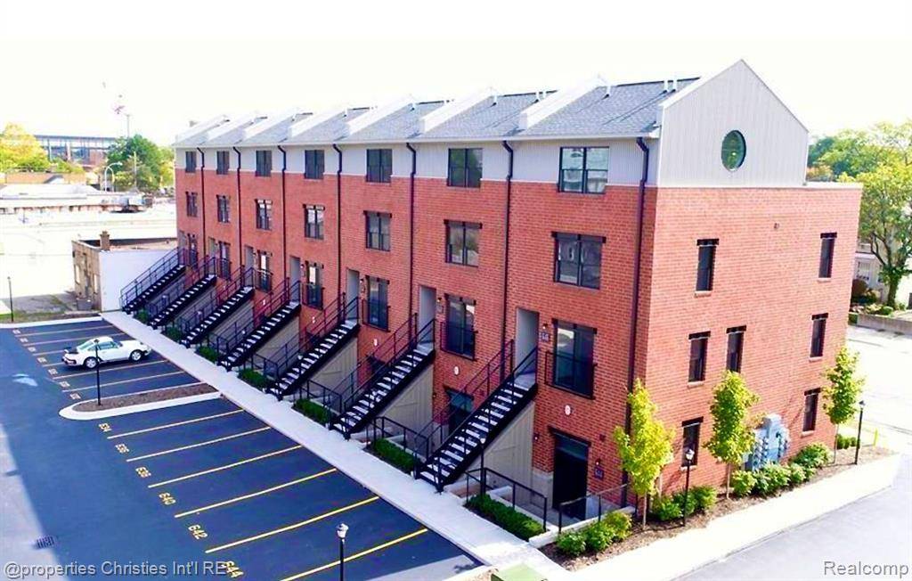 Royal Oak, MI 48067,620 W 11 MILE Road