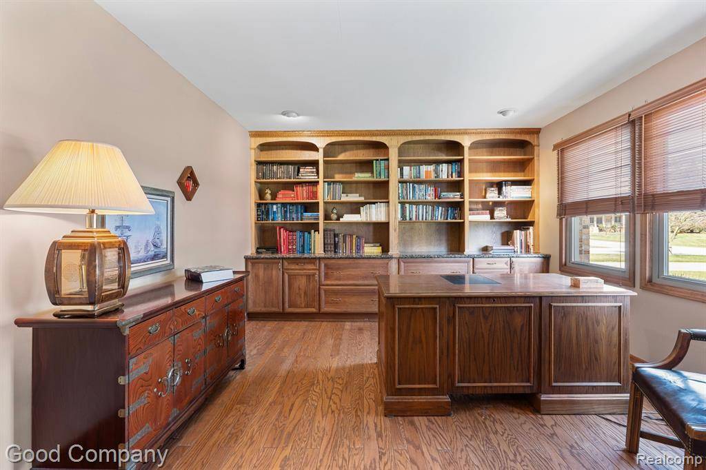 Green Oak Twp, MI 48178,10076 AYLEBURY Drive
