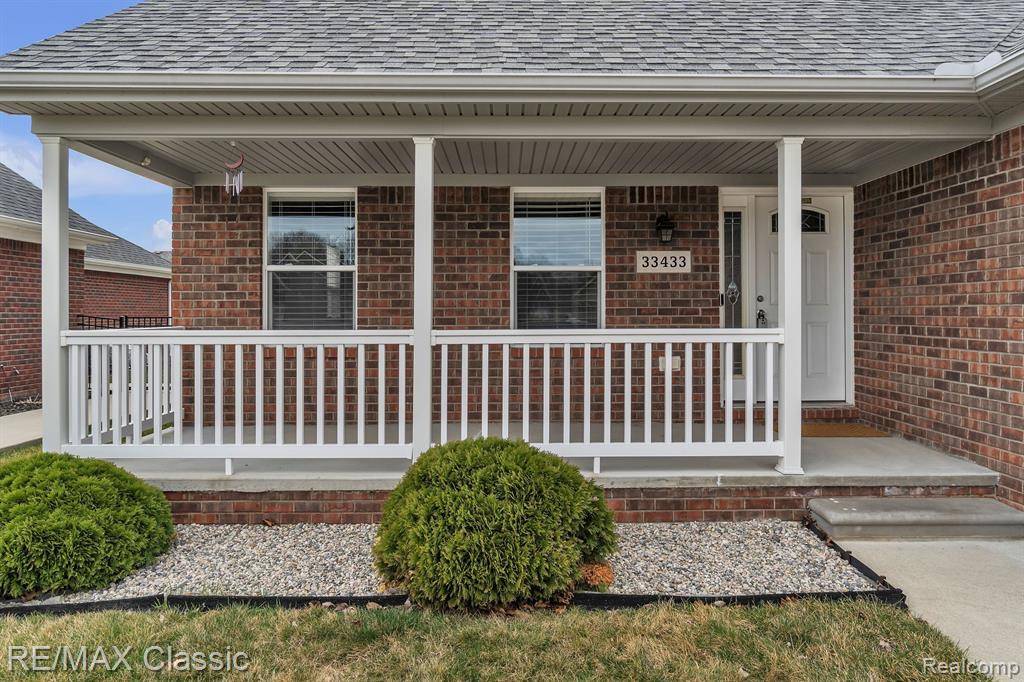 Fraser, MI 48026,33433 W ROYAL PARK Drive W