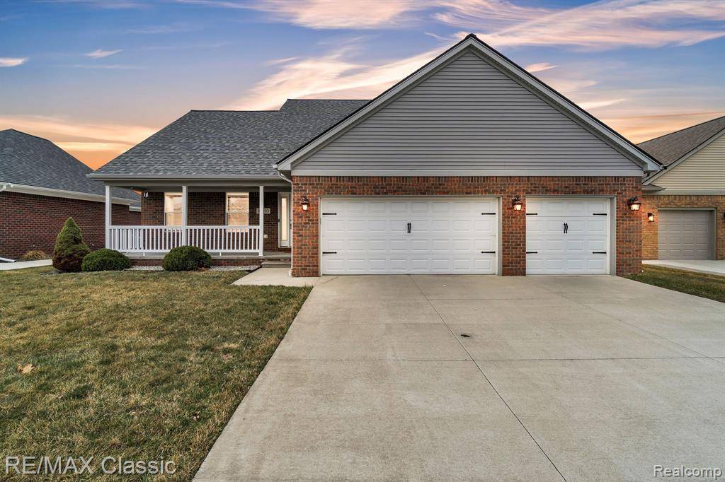 Fraser, MI 48026,33433 W ROYAL PARK Drive W