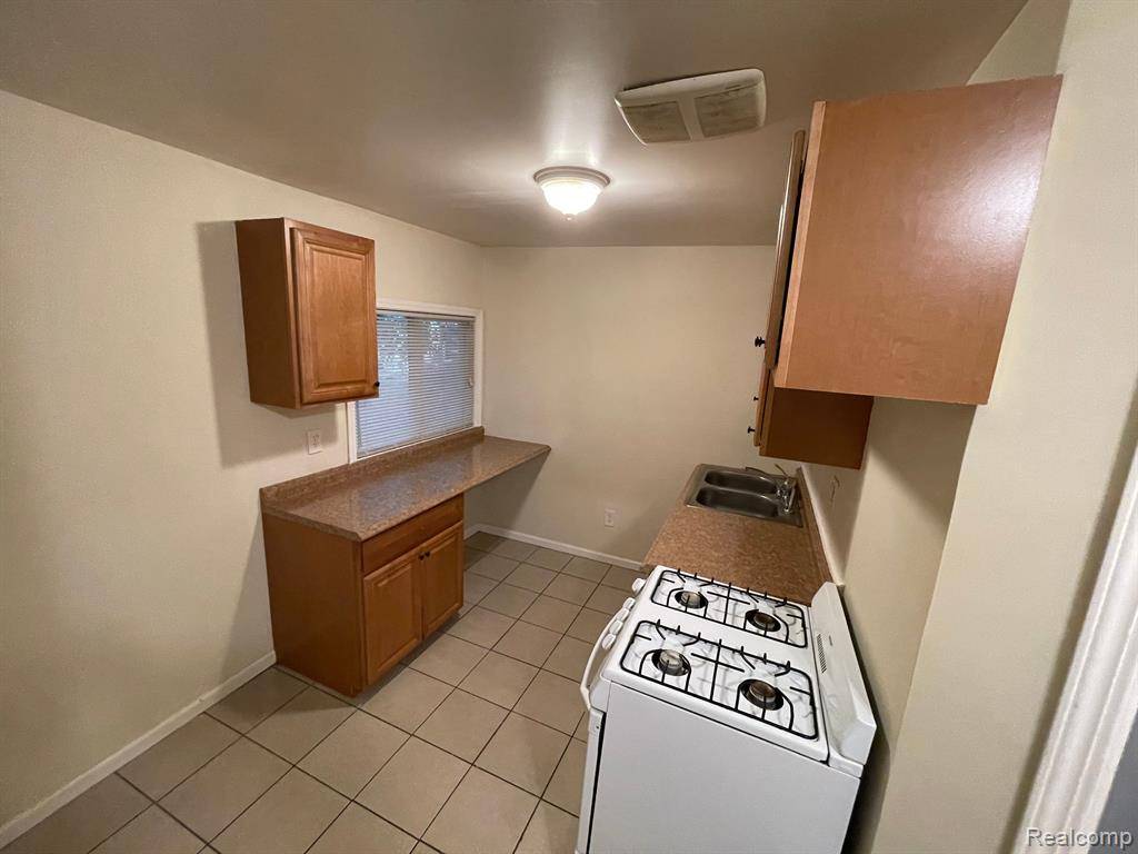 Farmington Hills, MI 48336,20956 RENSSELAER Street