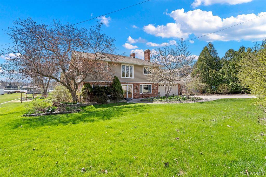 Brighton Twp, MI 48843,2901  School Lake  Drive