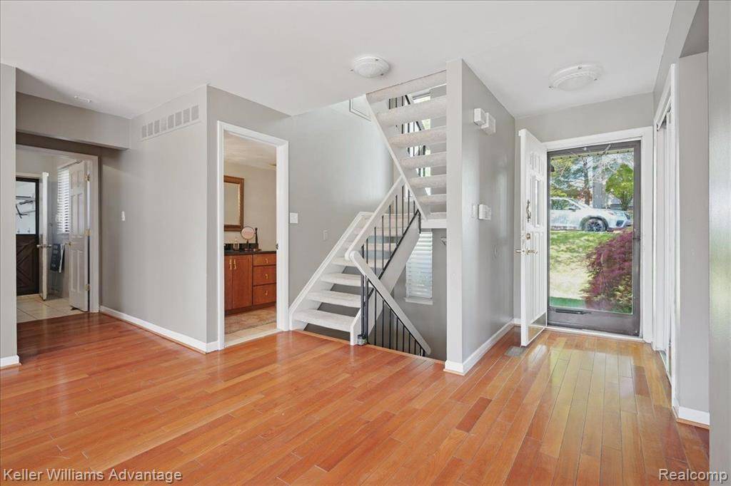 West Bloomfield Twp, MI 48323,5321 FAIRWAY Lane