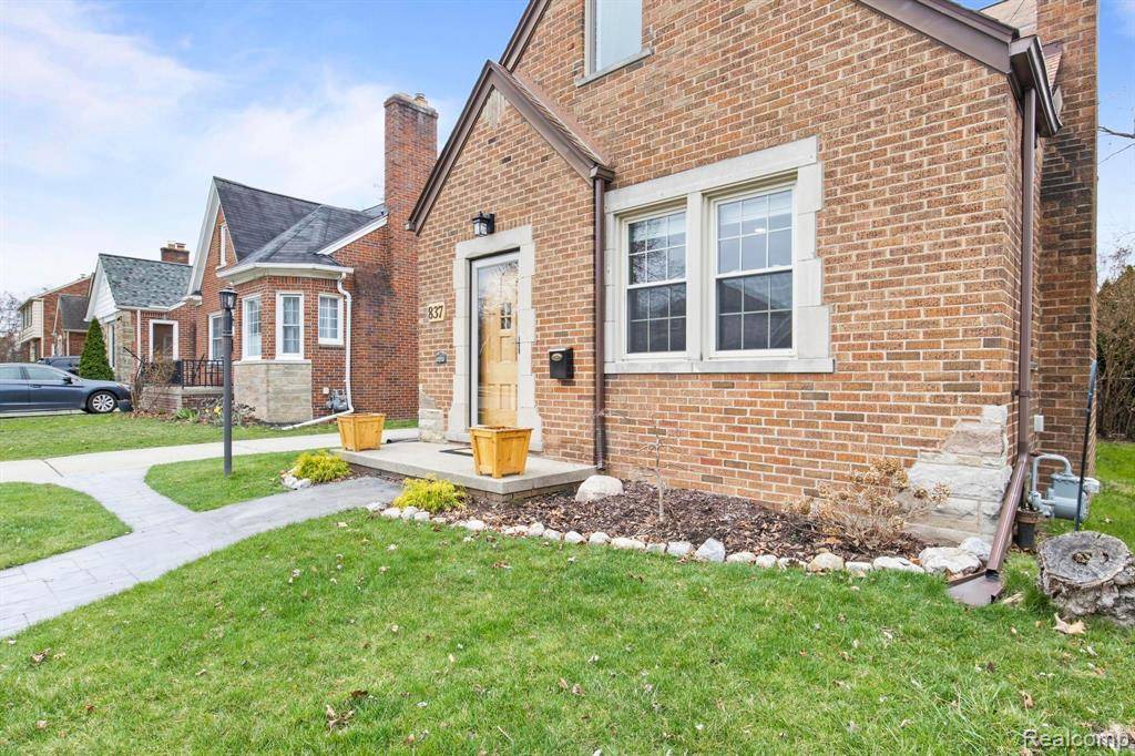 Dearborn, MI 48128,837 N MILDRED Street