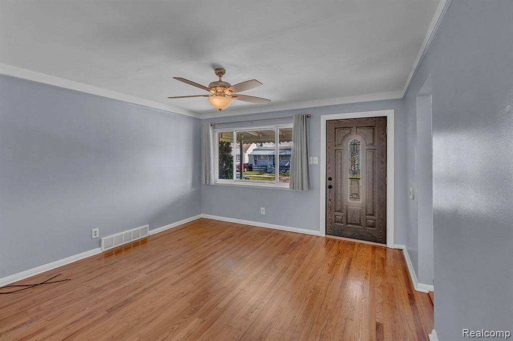 Lincoln Park, MI 48146,425 CLEVELAND Avenue