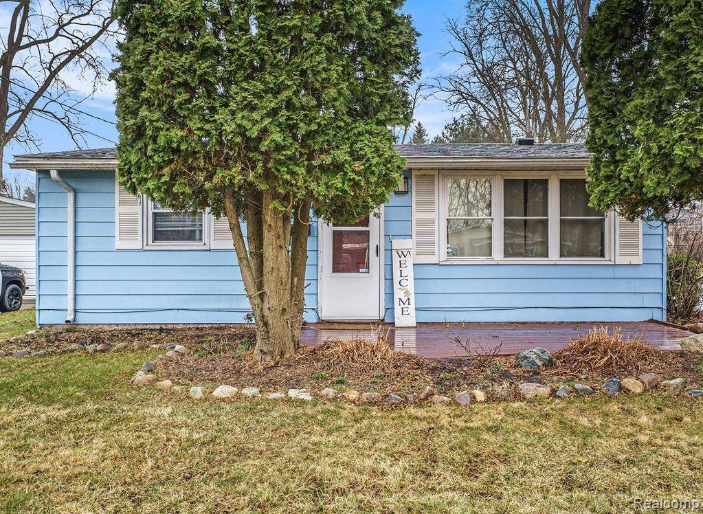Fenton, MI 48430,707 MARY COURT
