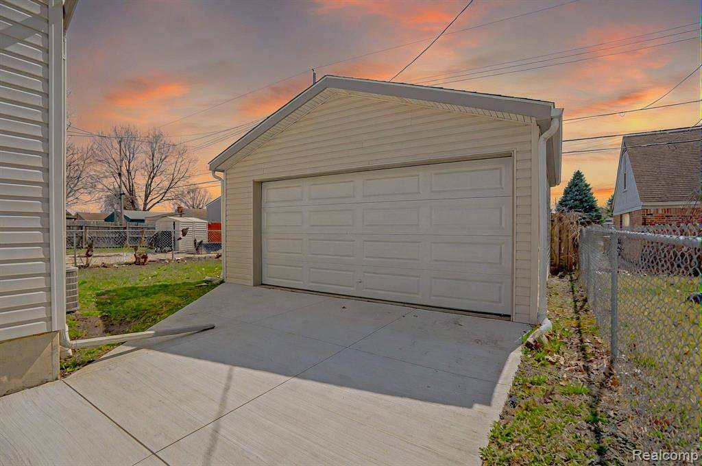 Roseville, MI 48066,20220 E 14 MILE Road
