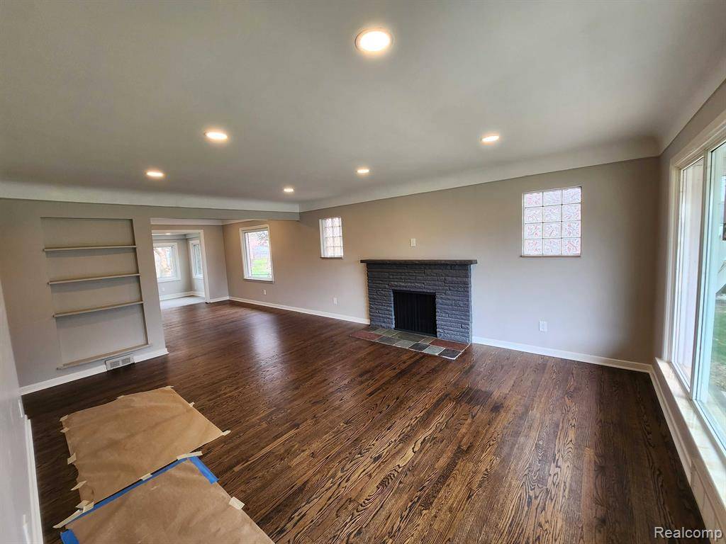 Eastpointe, MI 48021,15705 JULIANA Avenue