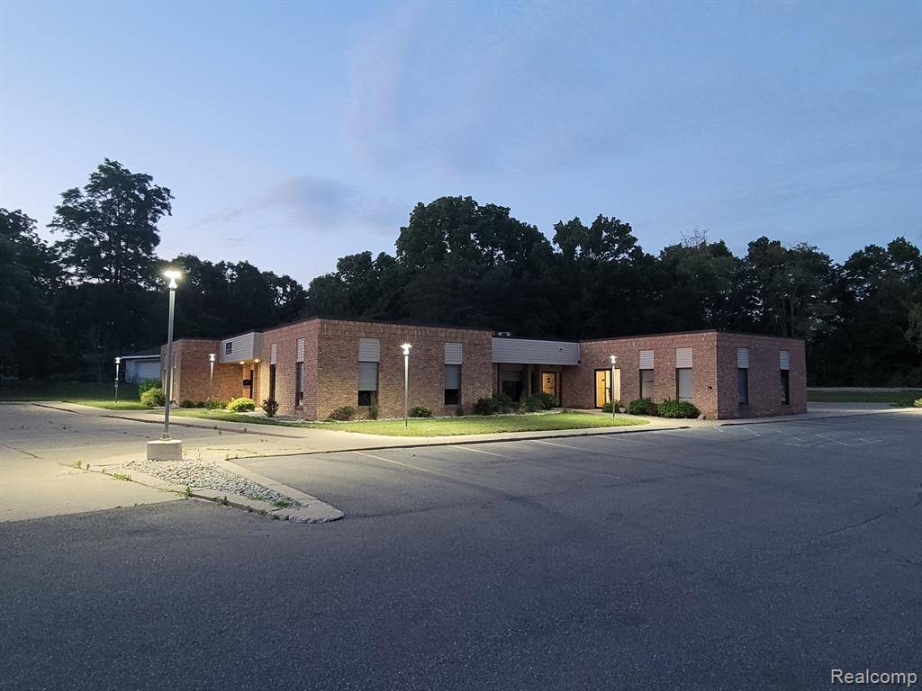 Howell, MI 48843,1221 BYRON Road 1 & 4