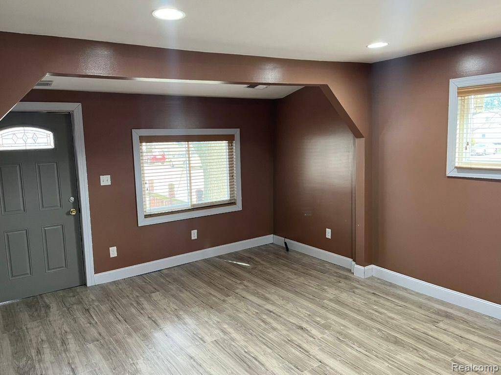 Roseville, MI 48066,28703 MAPLE Street