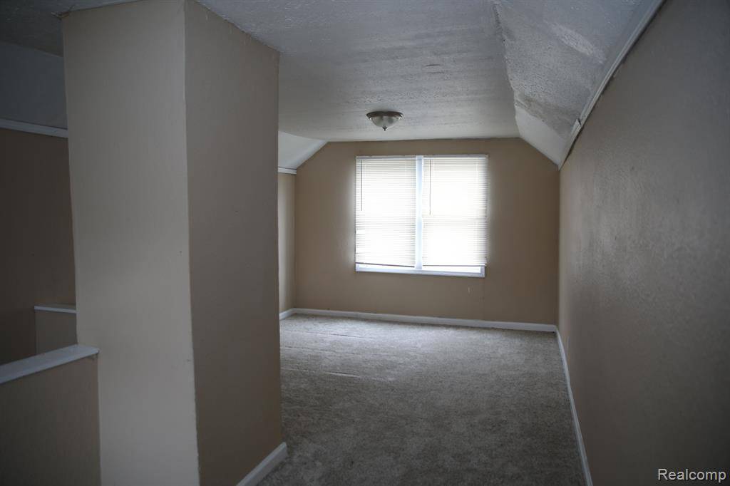 Detroit, MI 48228,8848 HEYDEN Street