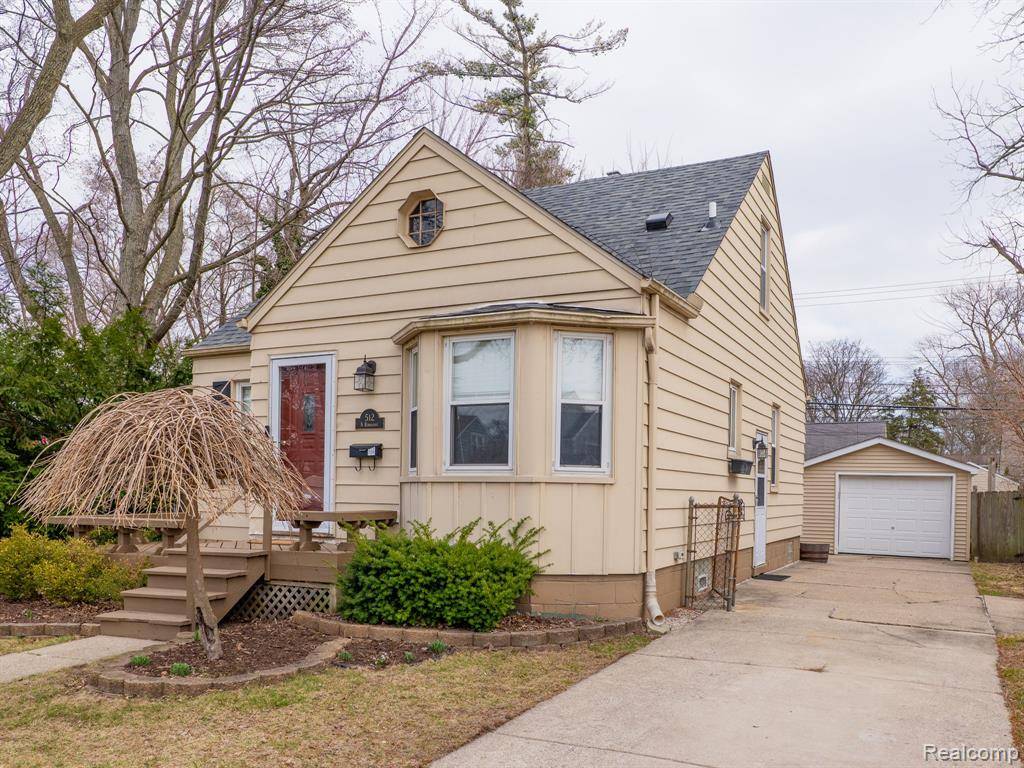Royal Oak, MI 48067,512 N REMBRANDT Avenue