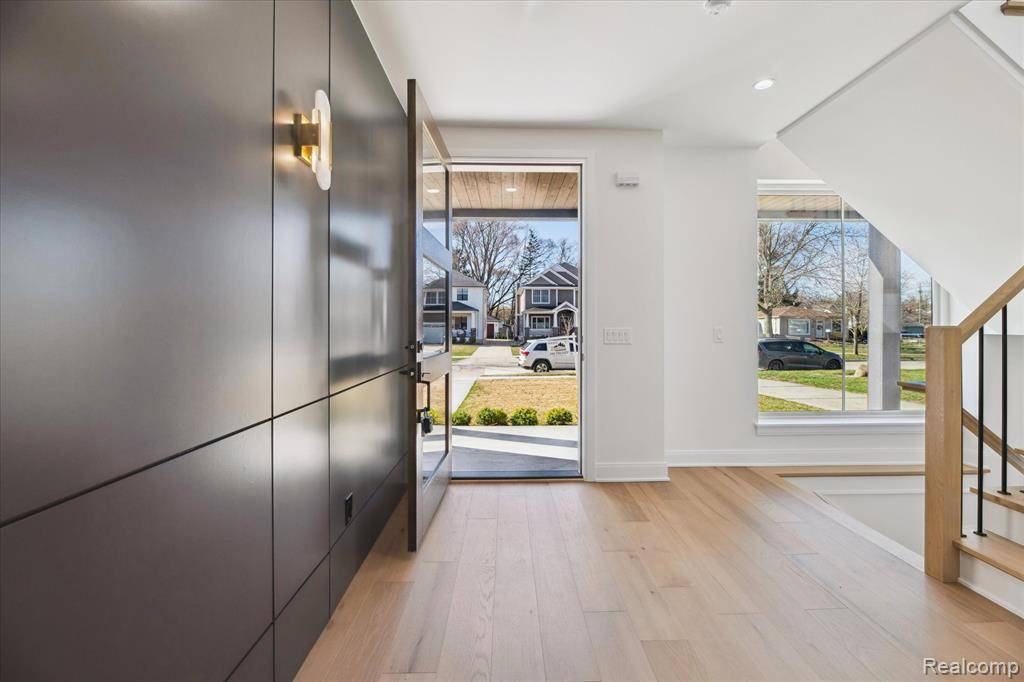 Royal Oak, MI 48073,517 DEVILLEN Avenue