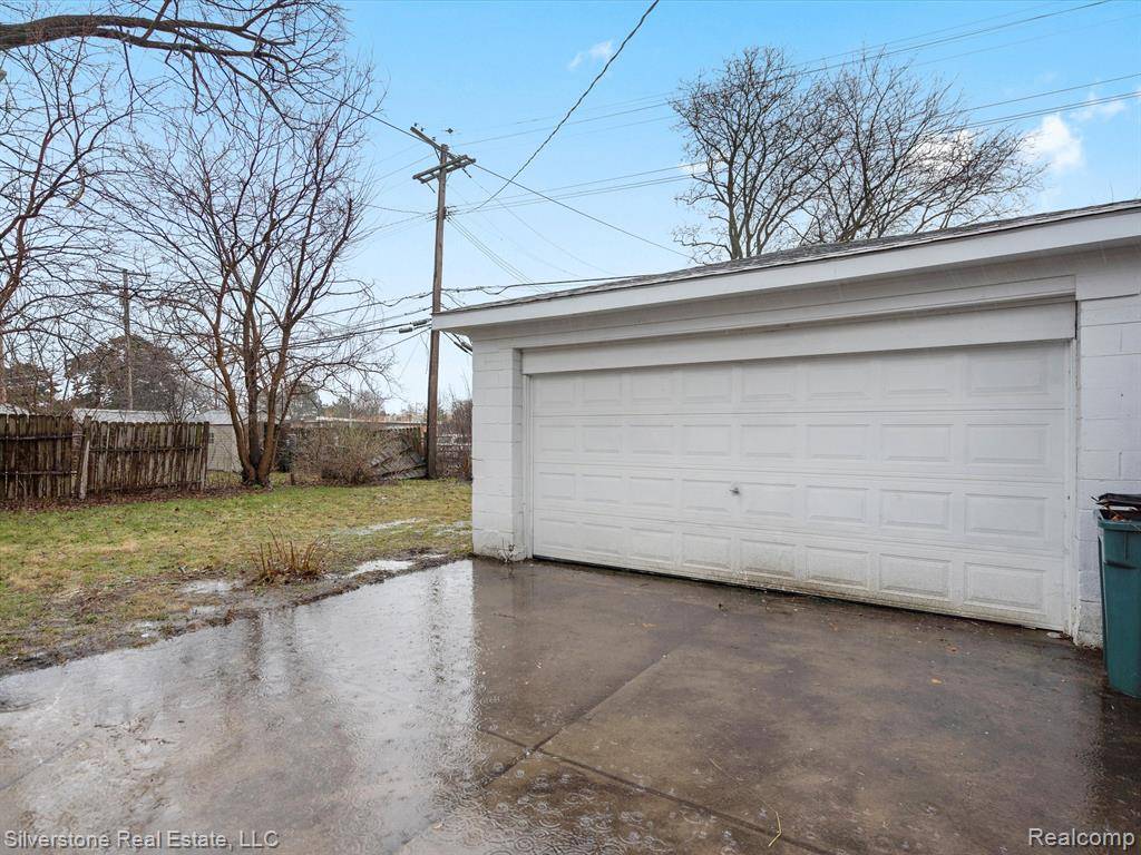 Oak Park, MI 48237,13181 ROSEMARY Boulevard