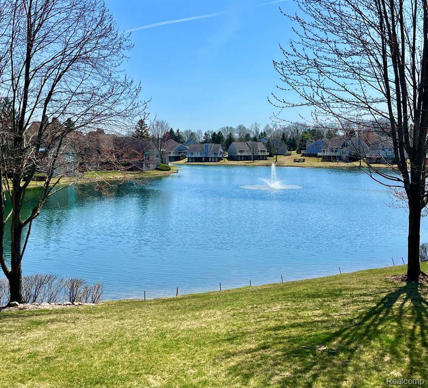 Bloomfield Twp, MI 48304,536 CAMBRIDGE Way