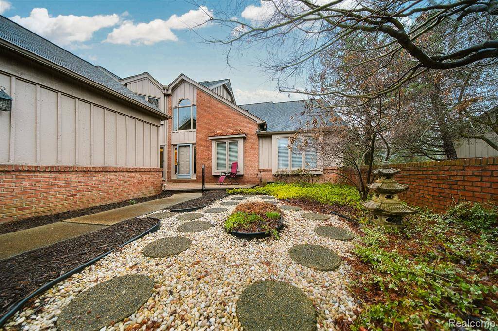 Farmington Hills, MI 48331,37799 SIENA Drive