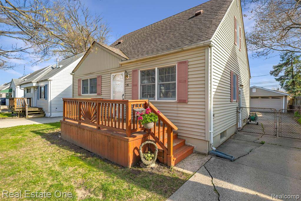 Clawson, MI 48017,95 LEROY Avenue
