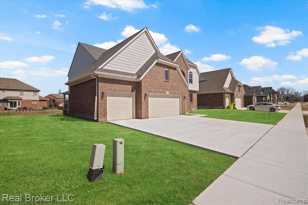 Macomb Twp, MI 48042,24599 BROOKSHIRE Drive