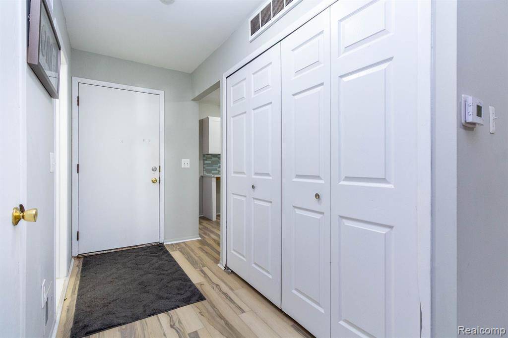 West Bloomfield Twp, MI 48322,5866 VASSAR