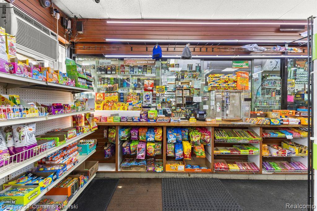 Detroit, MI 48219,20630 W 7 MILE Road