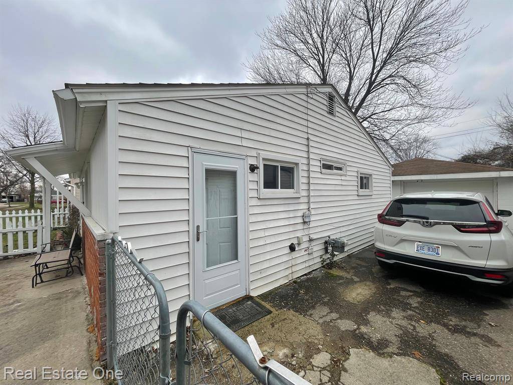 Oak Park, MI 48237,21951 FERN Street