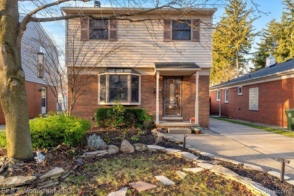 Grosse Pointe Woods, MI 48236,2161 Hollywood Avenue