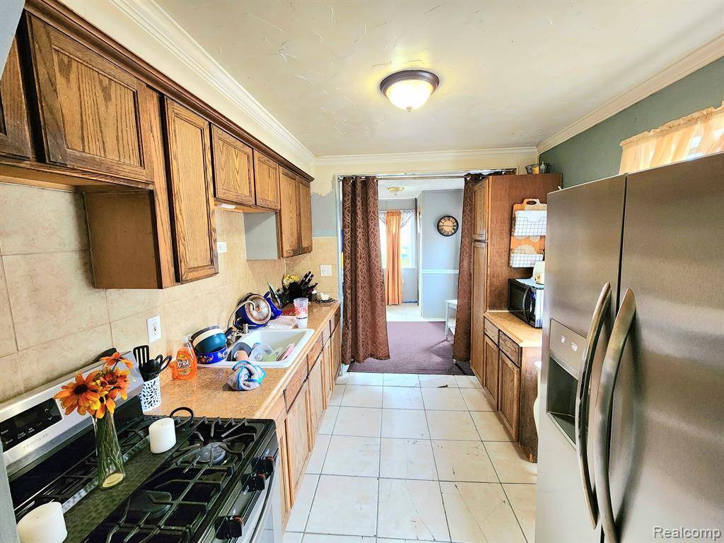 Dearborn Heights, MI 48125,25511 PENNIE Street