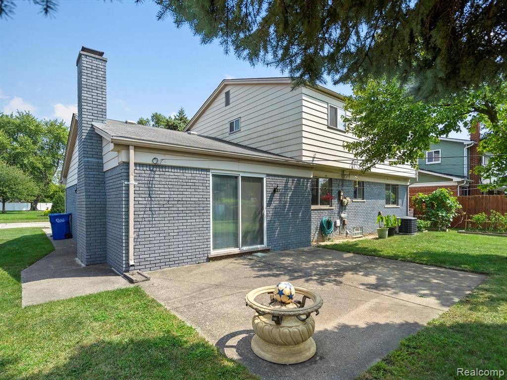 Warren, MI 48093,29027 GILBERT Drive