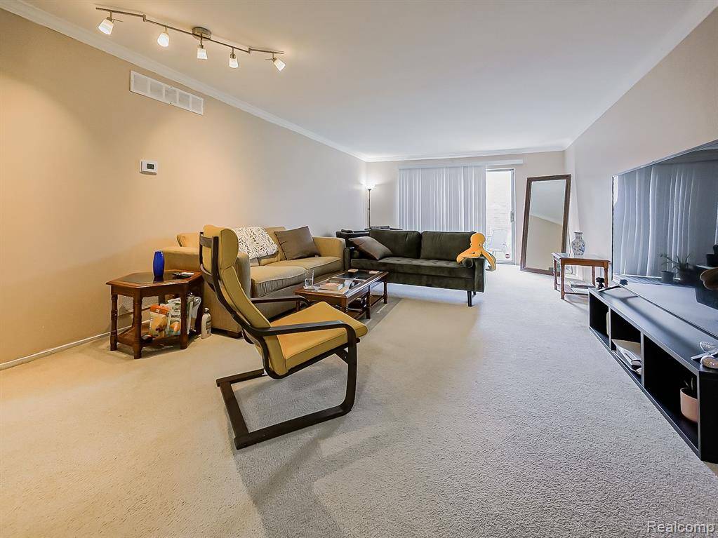 Southfield, MI 48034,26065 FRANKLIN POINTE Drive