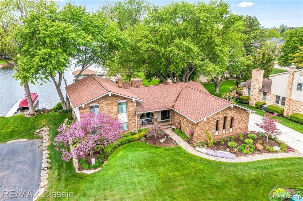Commerce Twp, MI 48382,4773 WINEWOOD Lane