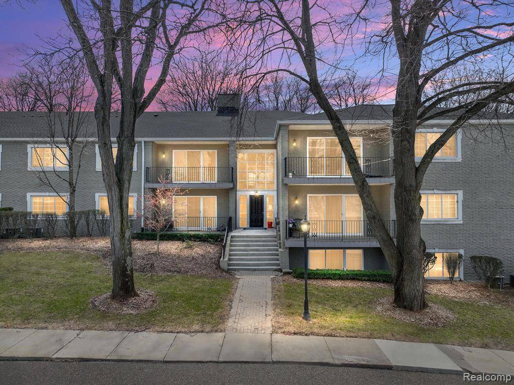 Birmingham, MI 48009,1113 N OLD WOODWARD Avenue 36