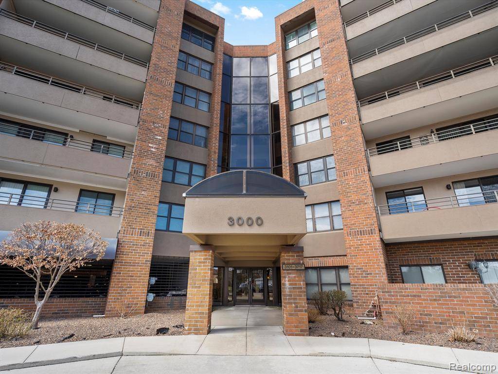 St. Clair Shores, MI 48082,3103 COUNTRY CLUB Drive