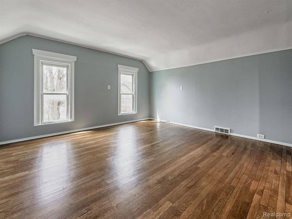 Milford Vlg, MI 48381,654 HICKORY Street