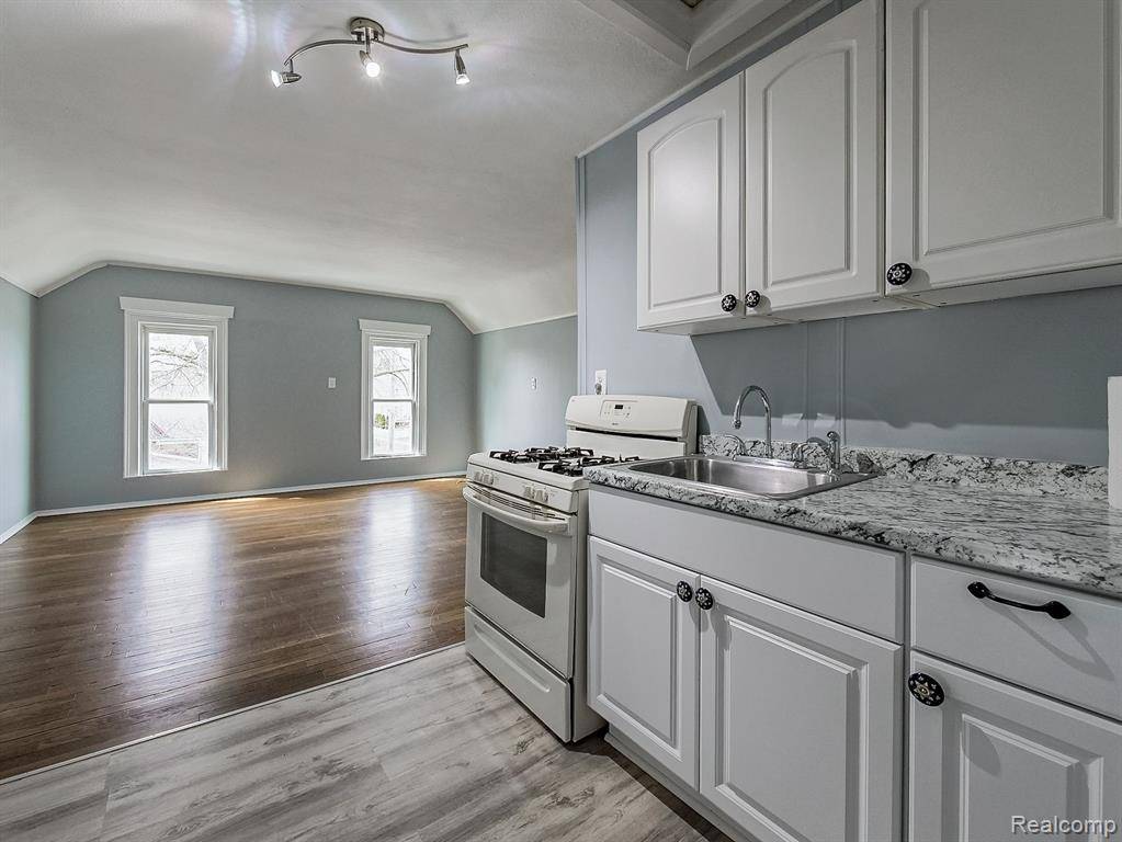 Milford Vlg, MI 48381,654 HICKORY Street