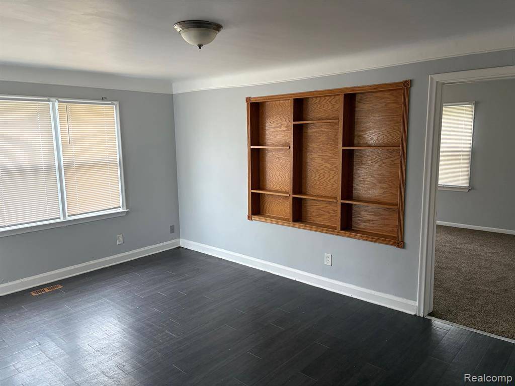 Eastpointe, MI 48021,22123 PIPER Avenue