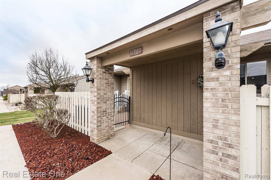 South Lyon, MI 48178,61960  ARLINGTON Circle 116 1