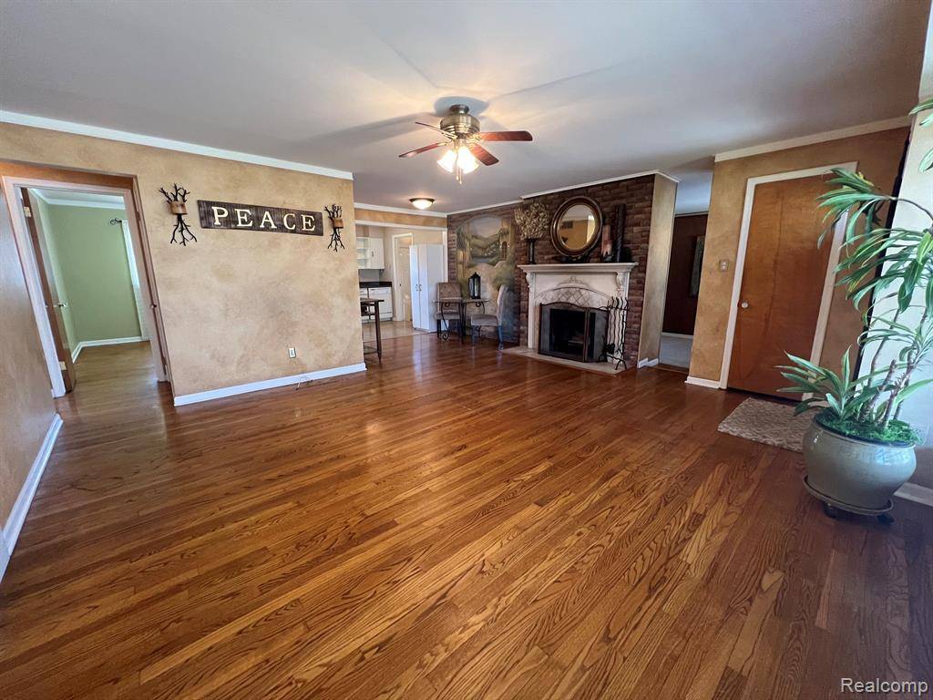 Southfield, MI 48076,27299 RED LEAF Lane