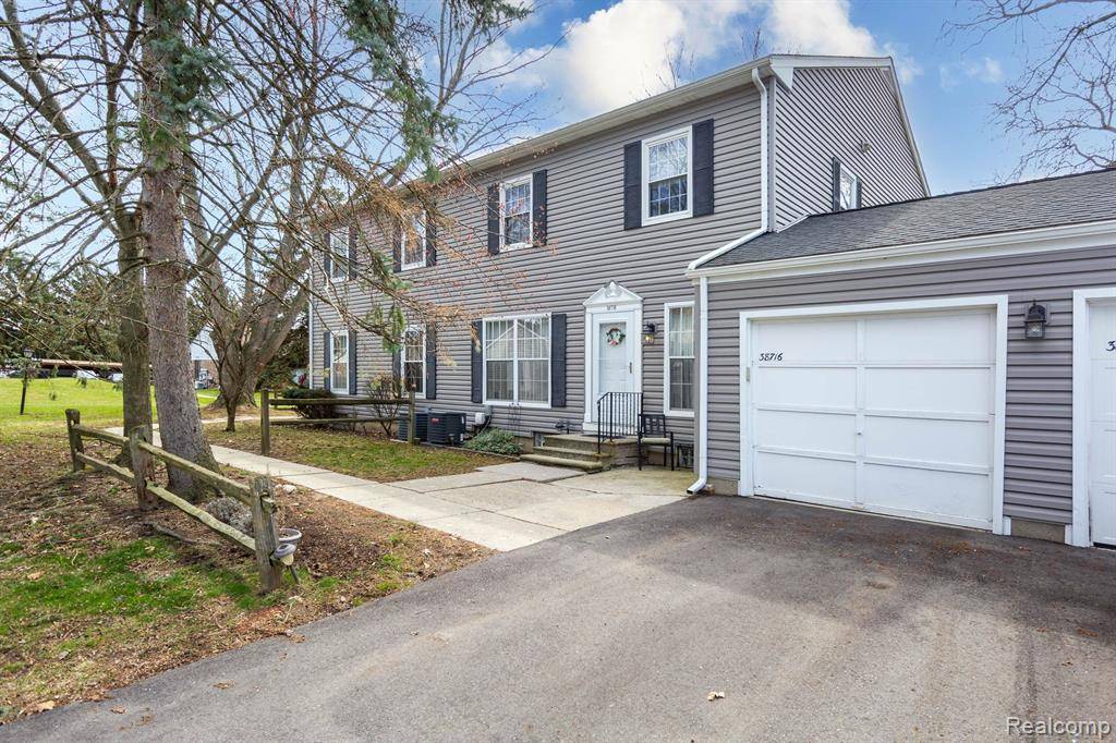 Clinton Twp, MI 48038,38716 BARNSTABLE Lane 27 82