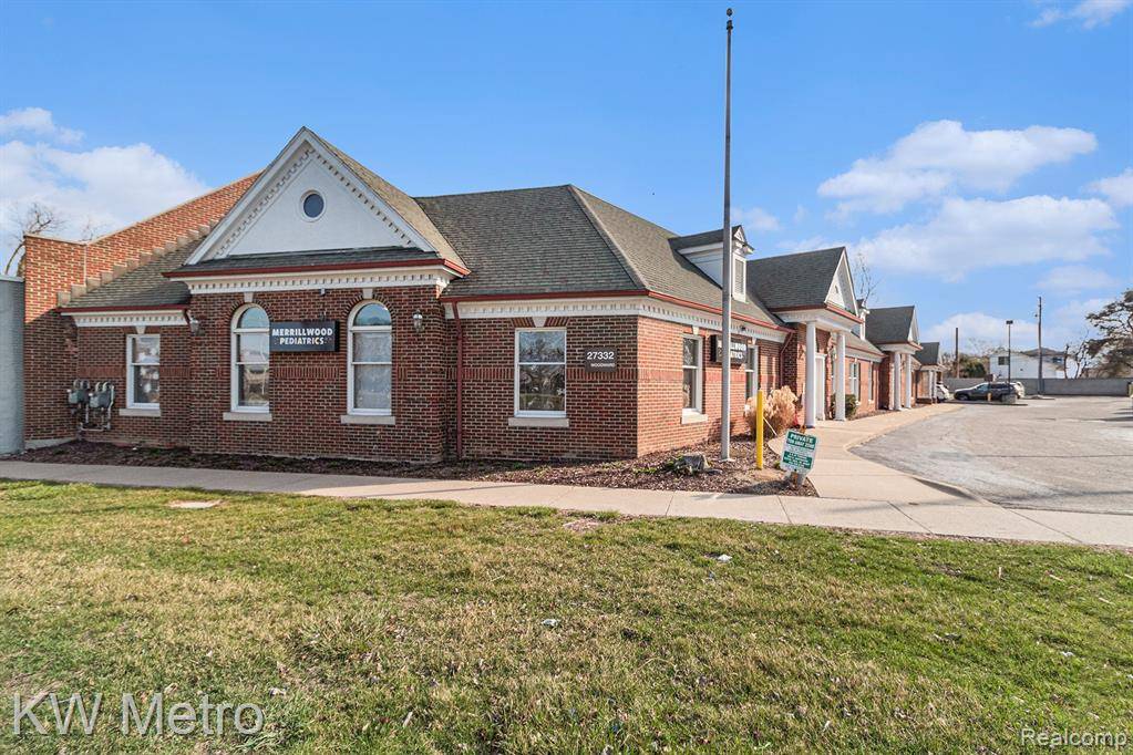 Royal Oak, MI 48067,27332 Woodward Avenue 200