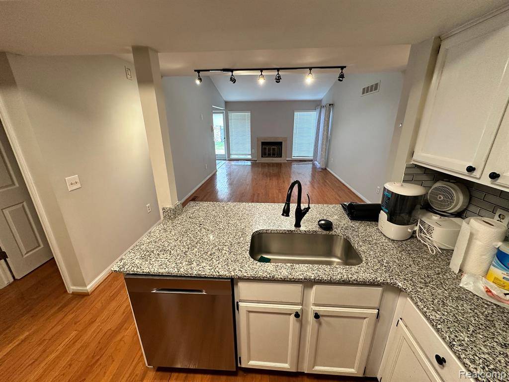 West Bloomfield Twp, MI 48322,6633 Bellows Court Bldg#: 22